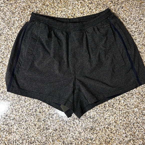 Men’s lulu shorts - Picture 3 of 3